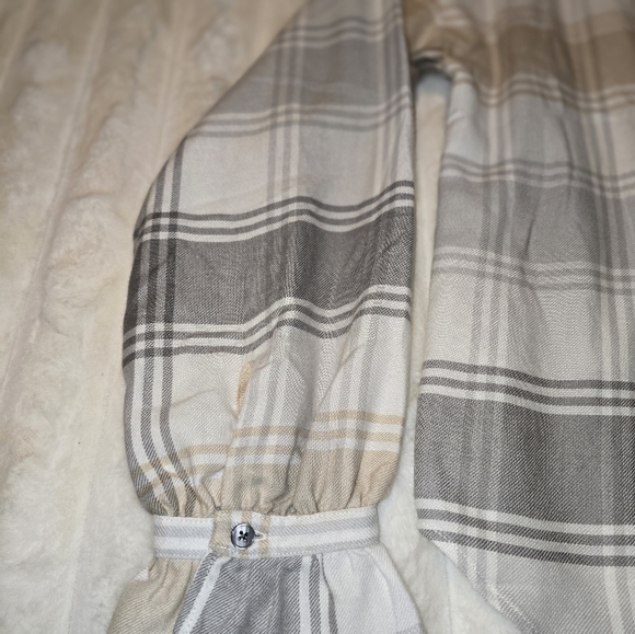 NWT Ann Taylor Long Sleeve Blouse. Size is Small and the colors are gorgeous! - Picture 4 of 5